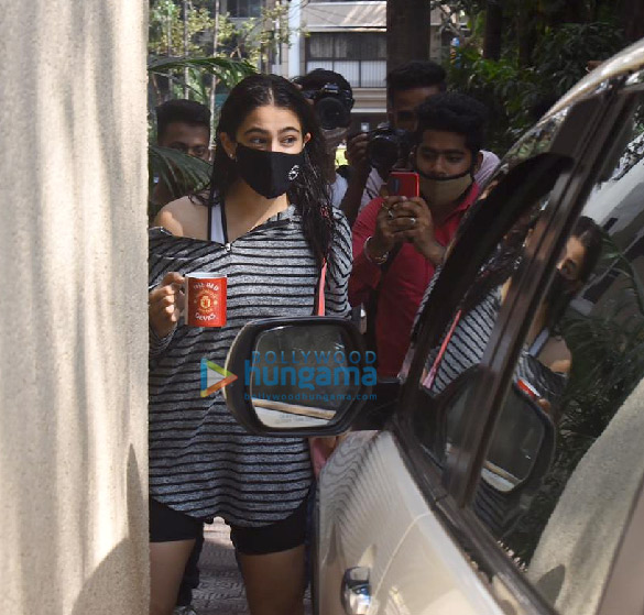 photos sara ali khan snapped at santacruz 2