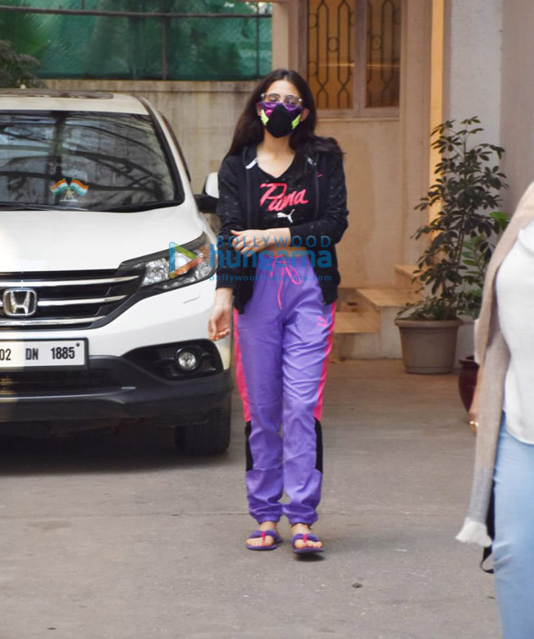 photos sara ali khan snapped at dubbing studio in juhu 2