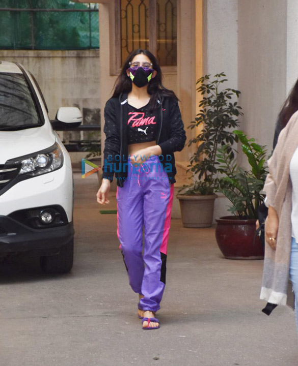 photos sara ali khan snapped at dubbing studio in juhu 3