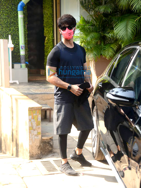 photos shahid kapoor snapped in juhu 1 3