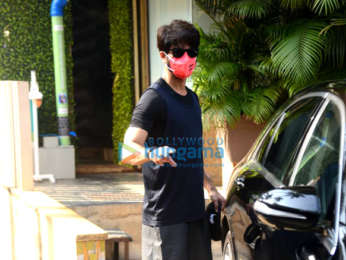 Photos: Shahid Kapoor snapped in Juhu