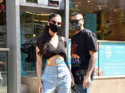 Photos: Shruti Haasan snapped at Foodhall in Khar