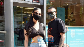 Photos: Shruti Haasan snapped at Foodhall in Khar