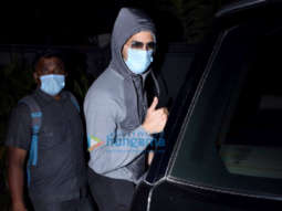 Photos: Sidharth Malhotra snapped at Versova