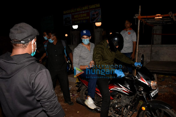 photos sidharth malhotra snapped at versova jetty 1