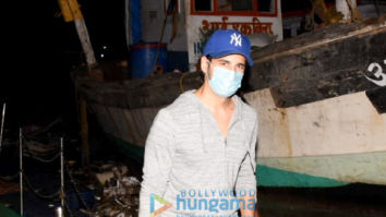 Photos: Sidharth Malhotra snapped at Versova Jetty