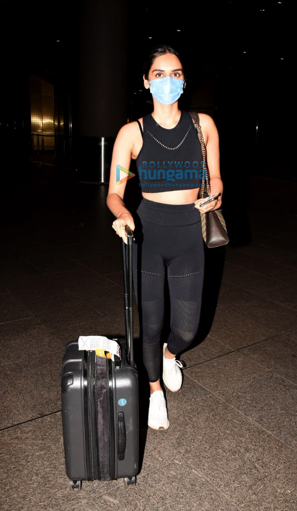 photos sidharth shukla shehnaaz gill manushi chhillar and ekta kapoor snapped at the airport 2