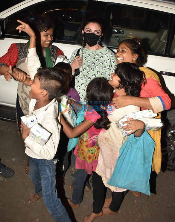 photos soha ali khan and shikha talsania snapped at tori in bandra 3