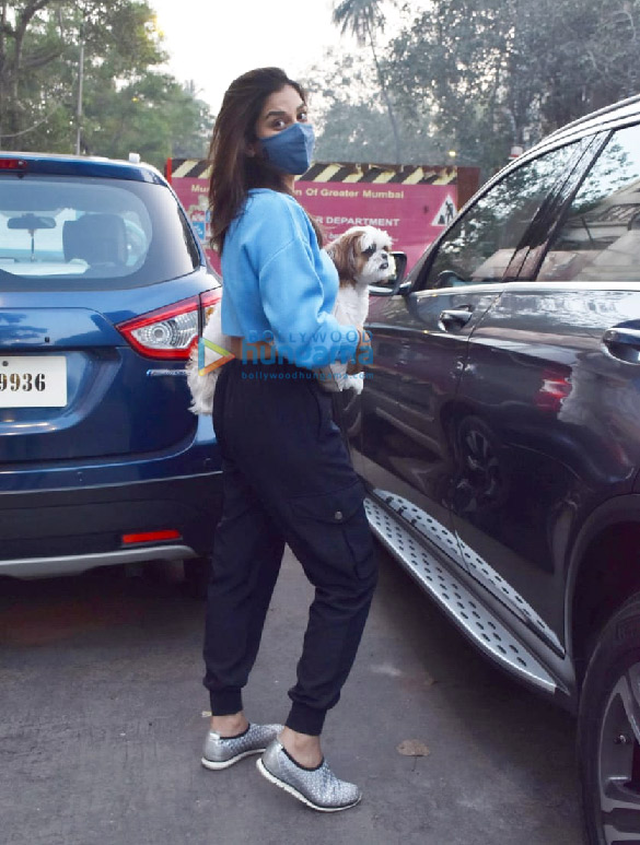 Photos: Sophie Choudry spotted in Juhu Photos: Sophie Choudry spotted in Juhu