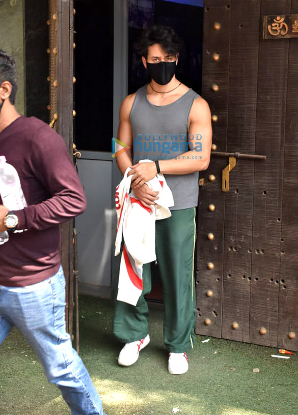 photos tiger shroff snapped at aadesh shrivastavas studio in juhu 2