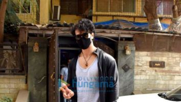 Photos: Tiger Shroff snapped at dubbing studio in Juhu