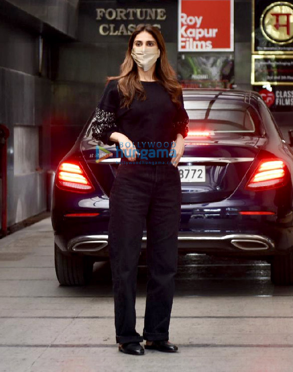 photos vaani kapoor snapped in bandra 4