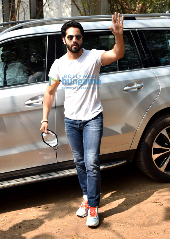 photos varun dhawan arrives in alibaug for the wedding 1