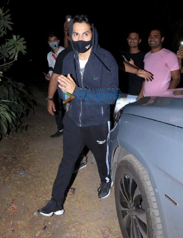 photos varun dhawan spotted at a dance class in versova 3