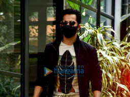 Photos: Varun Dhawan spotted in Bandra