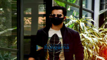 Photos: Varun Dhawan spotted in Bandra