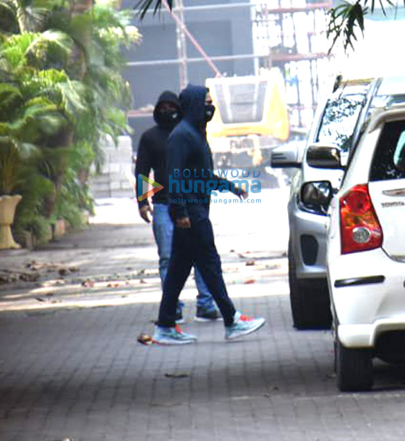 photos varun dhawan spotted outside his house leaving for alibaug 2