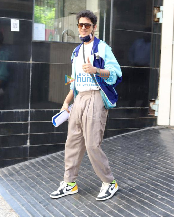 photos vijay varma snapped at red chillies office in khar 1