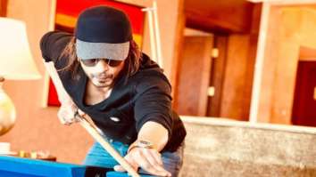 Shah Rukh Khan gives a glimpse of his Pathaan look for the first time while playing a game of pool