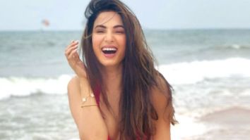 Sonal Chauhan sets the temperature soaring in pink and white bikini while spending time in Goa 