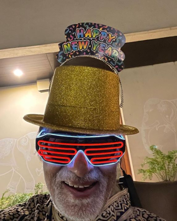 Amitabh Bachchan, Jaya Bachchan, Aishwarya Rai and Abhishek Bachchan's fun New Year Party is all about funky glasses and party hats; see pics