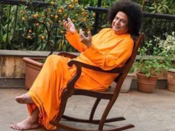Anup Jalota transforms into Satya Sai Baba; asks fans if he looks like a replica of the late Godman