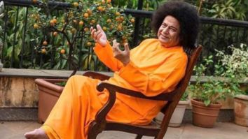 Anup Jalota transforms into Satya Sai Baba; asks fans if he looks like a replica of the late Godman Anup Jalota transforms into Satya Sai Baba; asks fans if he looks like a replica of the late Godman