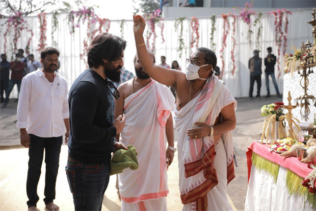Salaar: Prabhas and Yash strike a pose at the grand launch event of the film