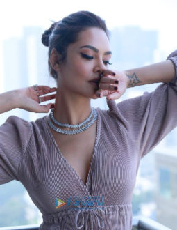Celebrity Photo Of Esha Gupta