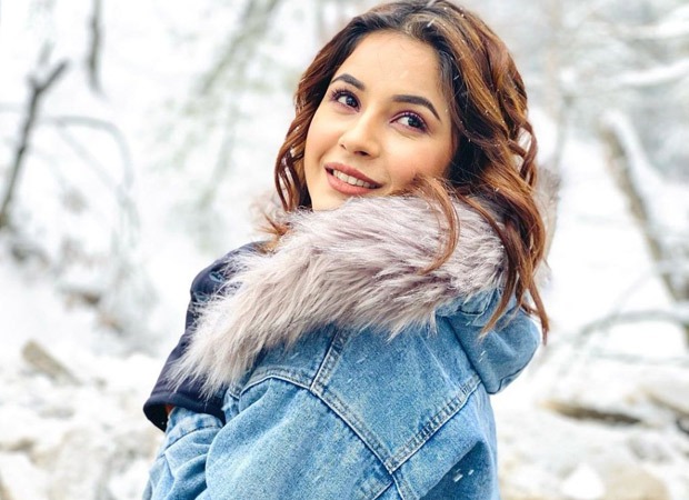 Goofball Alert Shehnaaz Gill tries the filmy twirl in snow, trips and laughs it off