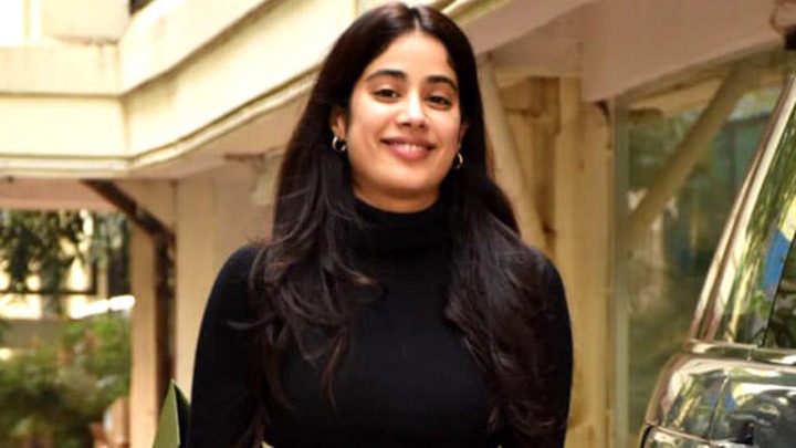 Janhvi Kapoor spotted at Arjun Kapoor’s house in Juhu