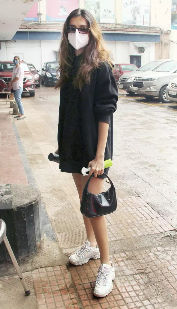 Oversized hoodie trend taking over Kareena Kapoor Khan, Anushka Sharma, Tara Sutaria, Ananya Panday's wardrobe