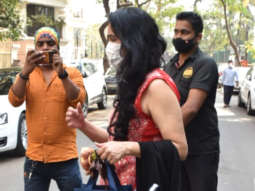 Padmini Kolhapure spotted at Moranis house & some goodies