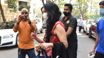 Padmini Kolhapure spotted at Moranis house & some goodies