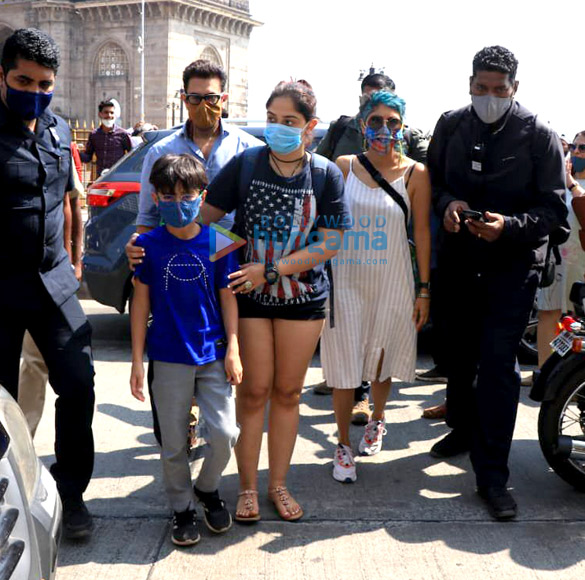 photos aamir khan spotted at gateway of india with his family and dino morea 5