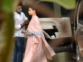 Photos: Alia Bhatt snapped in Juhu