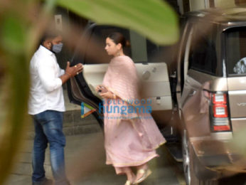 Photos: Alia Bhatt snapped in Juhu
