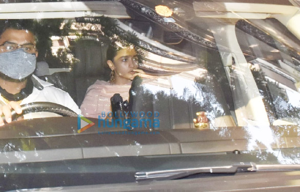 photos alia bhatt snapped in juhu 3