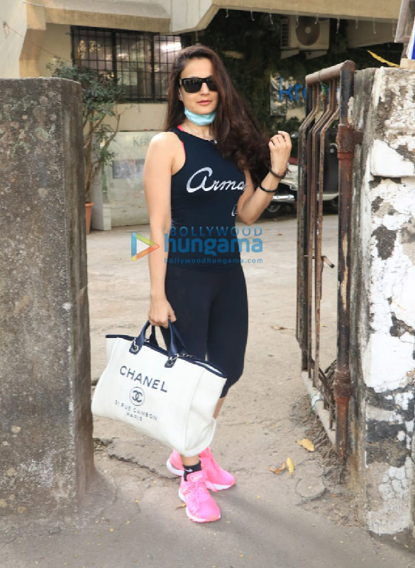 photos ameesha patel snapped at a salon in juhu 4 2