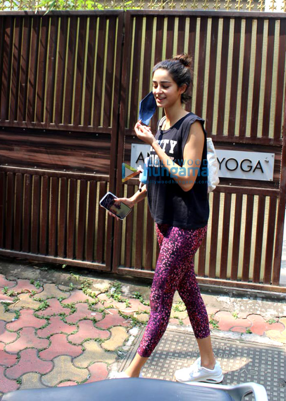 photos ananya panday spotted at anshuka yoga 3 2