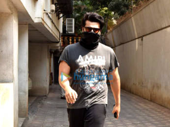 Photos: Arjun Kapoor snapped at a clinic in Juhu