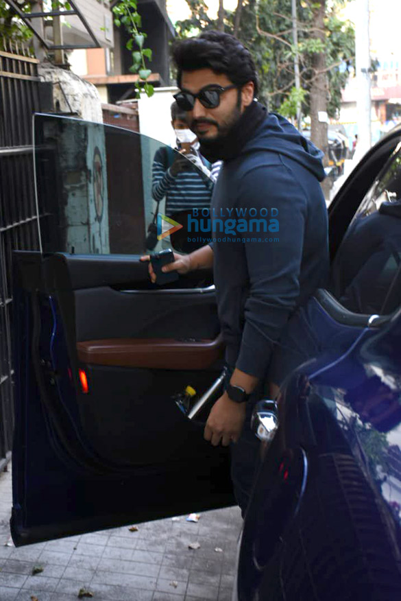 photos arjun kapoor spotted outside a clinic in juhu 3