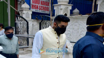 Photos: Celebs attend the prayer meet for Bunty Walia’s father