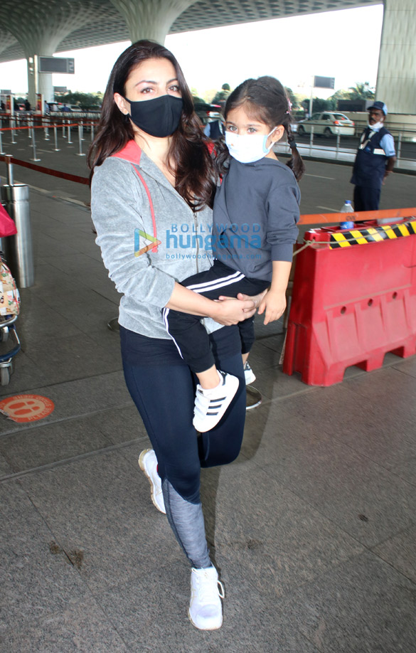 photos disha patani mouni roy soha ali khan and others snapped at the airport 3