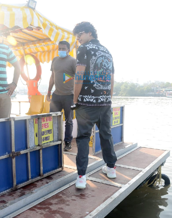 photos ishaan khatter spotted at versova jetty 3