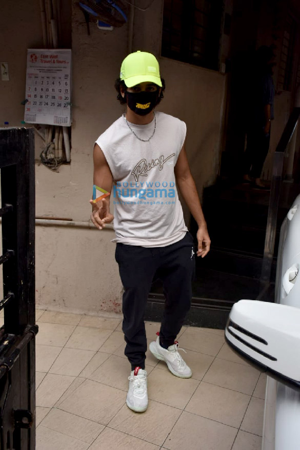 photos ishaan khatter spotted at the matrix office in bandra 4
