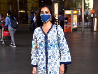 Photos: Janhvi Kapoor, Anil Kapoor, Karishma Tanna and others snapped at the airport