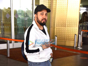 Photos: Janhvi Kapoor, Anil Kapoor, Karishma Tanna and others snapped at the airport
