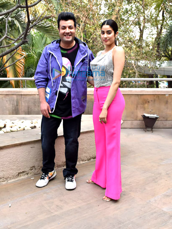 photos janhvi kapoor and varun sharma promote their film roohi 2