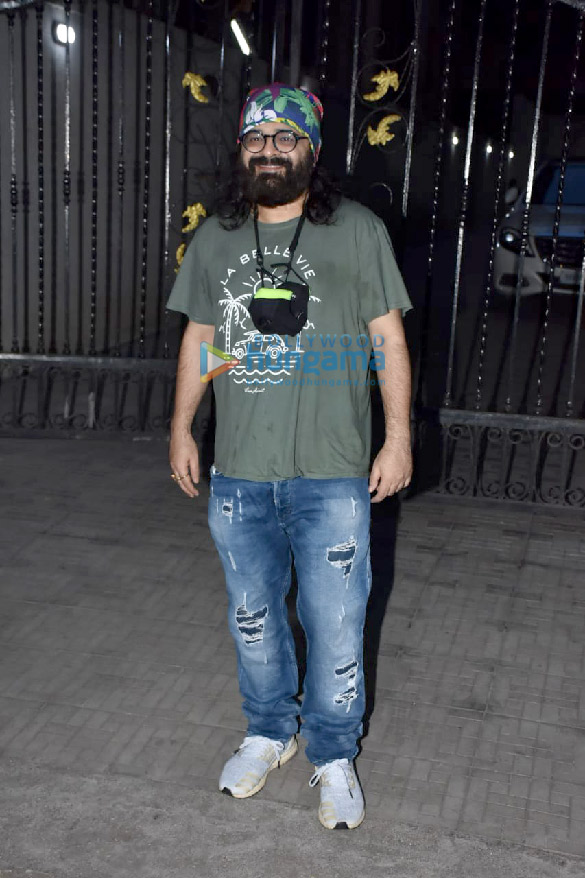 photos karan johar pritam chakraborty and shakun batra snapped at old dharma office in khar 6